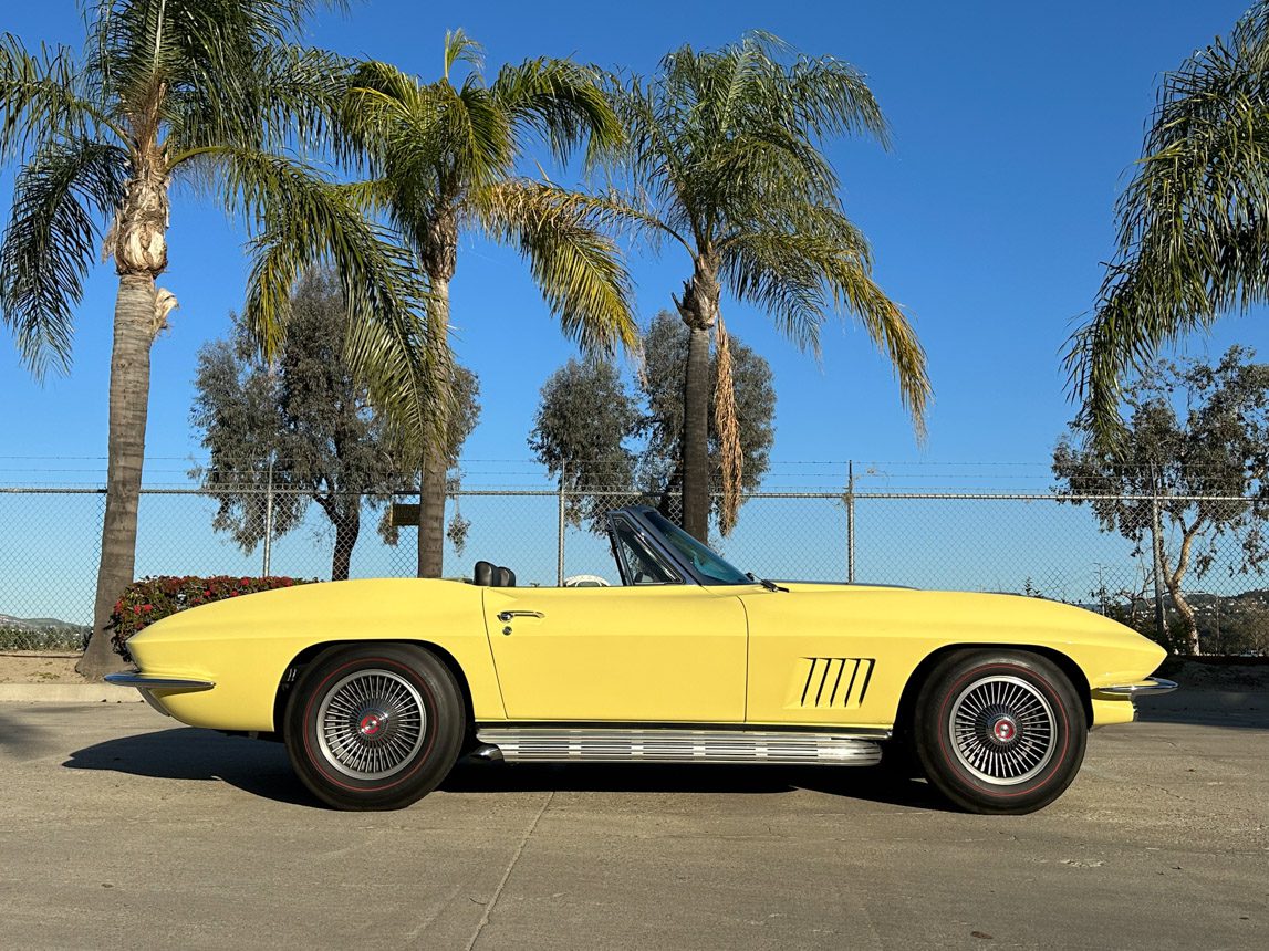 1967 Yellow Corvette Convertible 0847