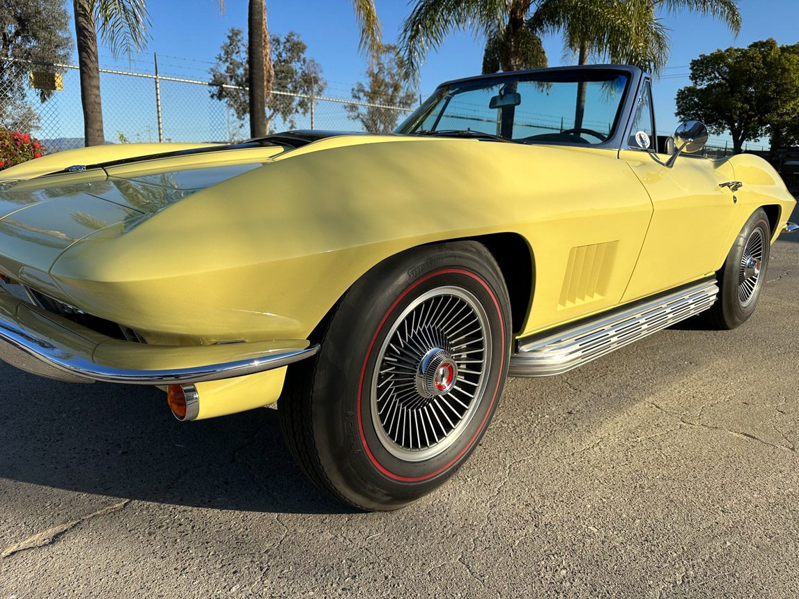 1967 Yellow Corvette Convertible 0855