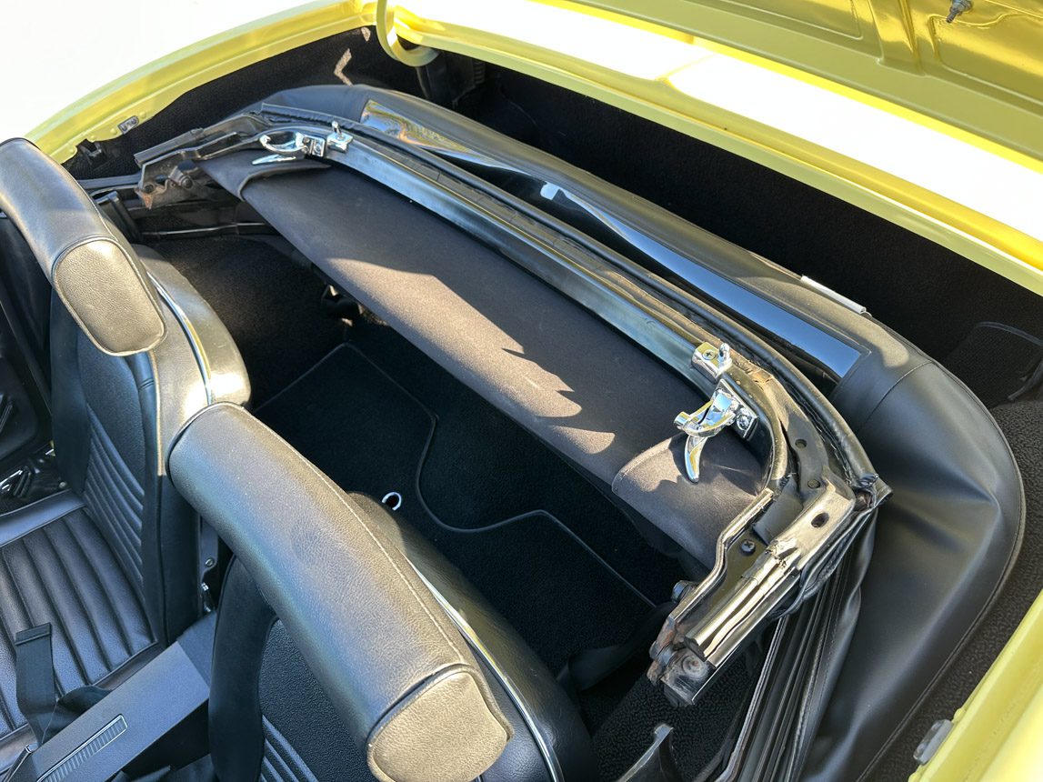 1967 Yellow Corvette Convertible 0879
