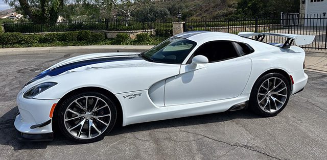 2017 white dodge viper gt