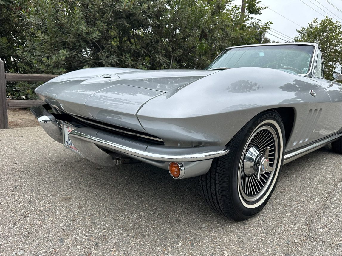 1965 Silver Corvette 7716