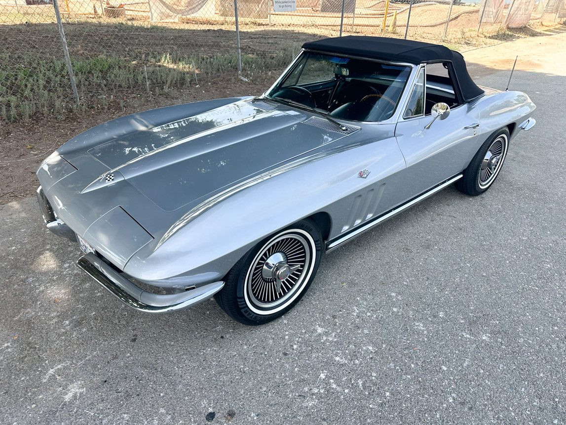 1965 Silver Corvette 8838