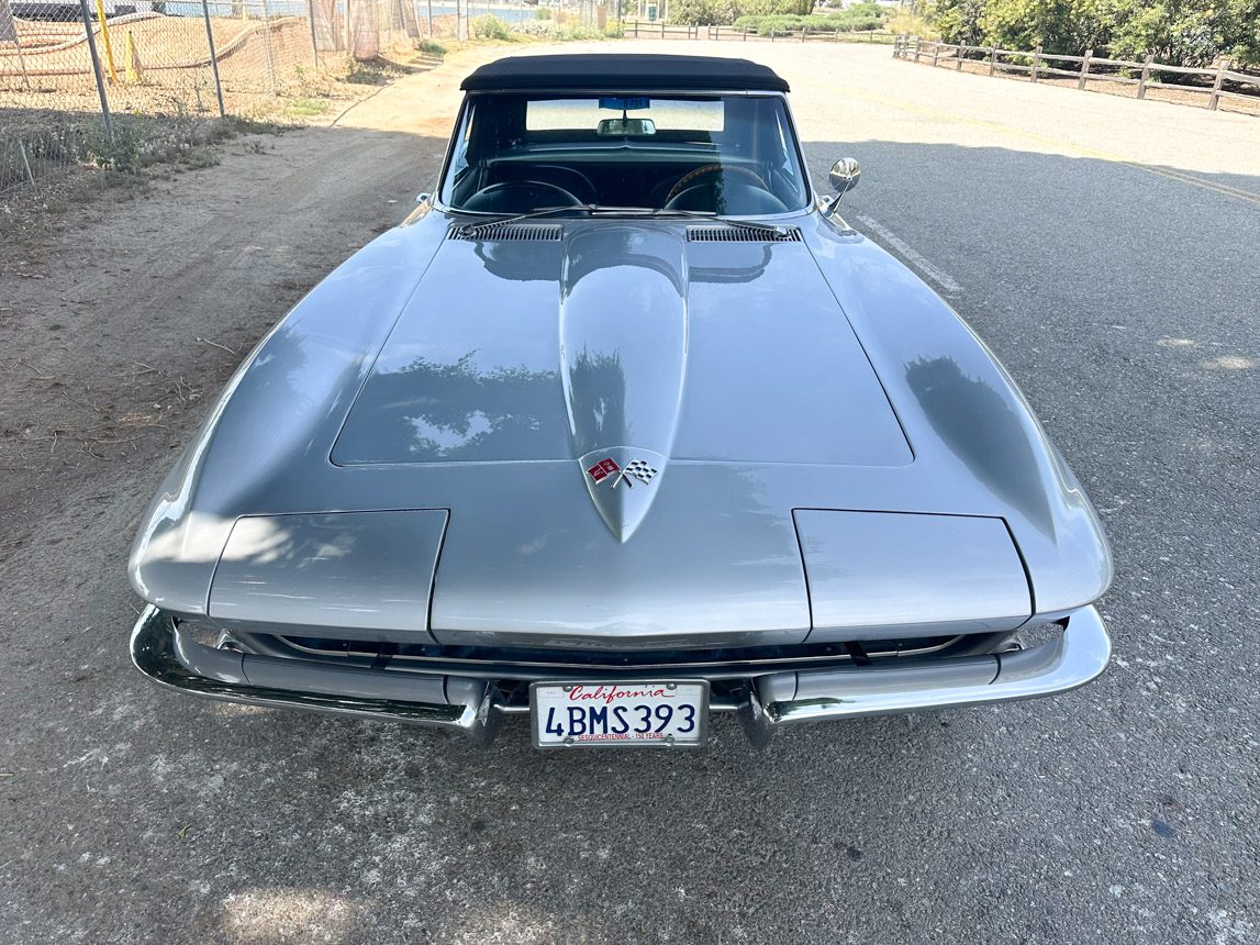 1965 Silver Corvette 8839