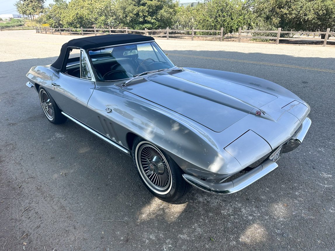 1965 Silver Corvette 8840