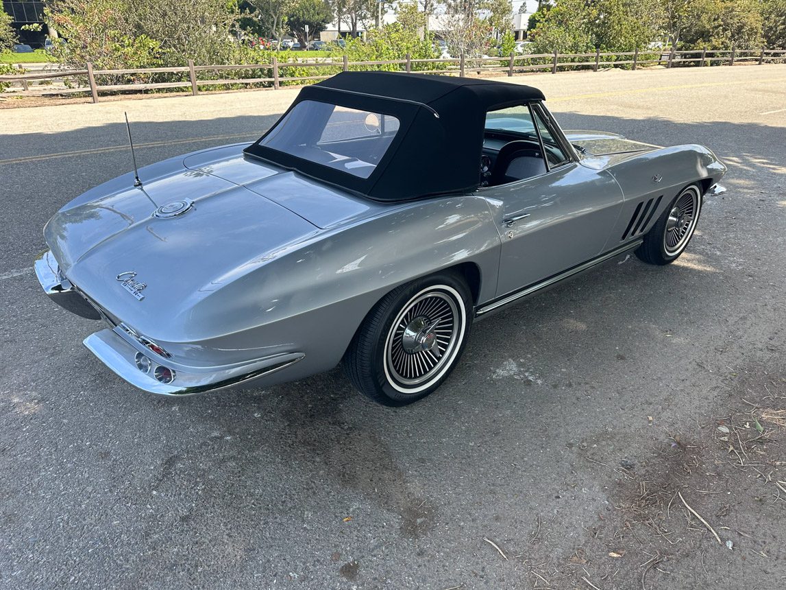 1965 Silver Corvette 8841