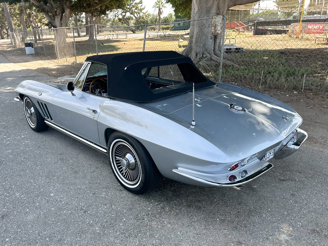 1965 Silver Corvette 8843