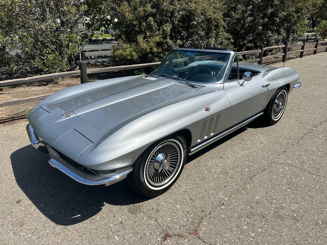 1965 Silver Corvette 8844