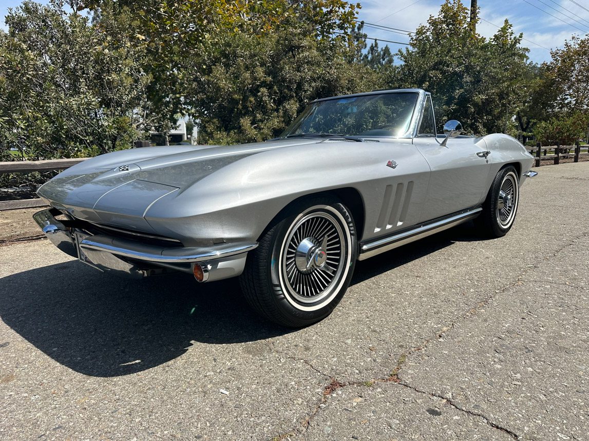 1965 Silver Corvette 8845