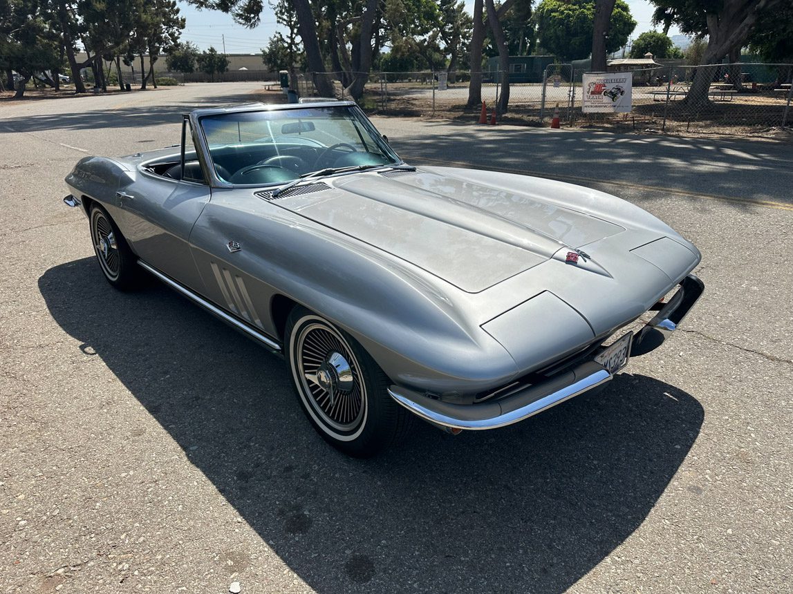 1965 Silver Corvette 8847