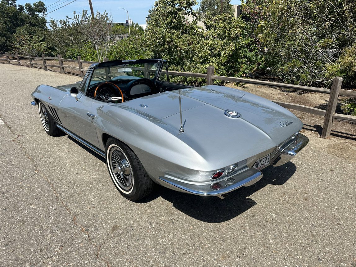 1965 Silver Corvette 8852