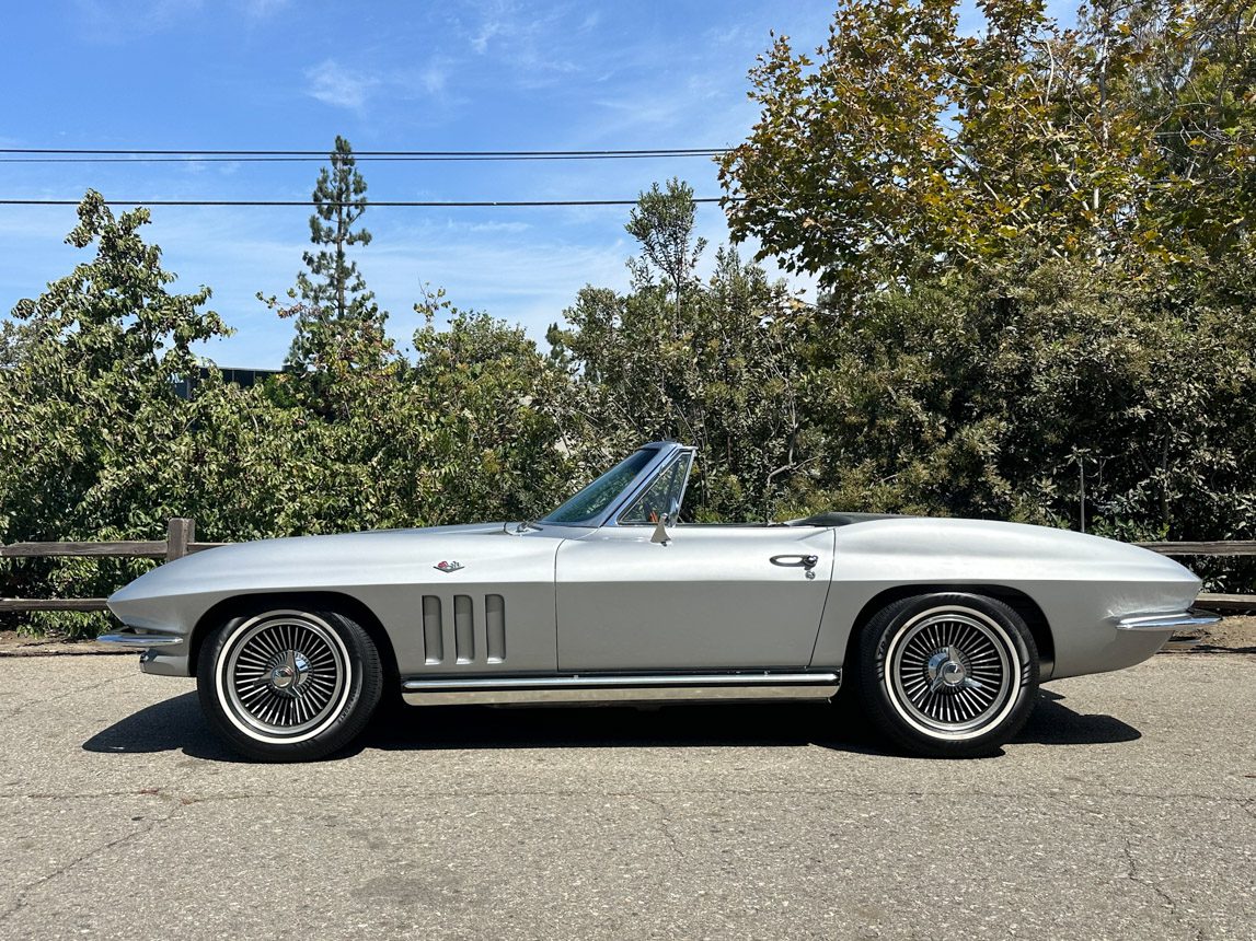 1965 Silver Corvette 8854