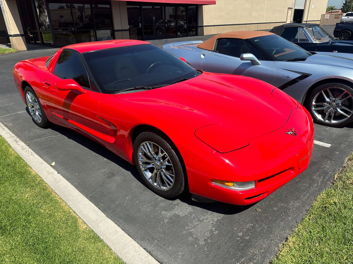 2000 Red Corvette 8790