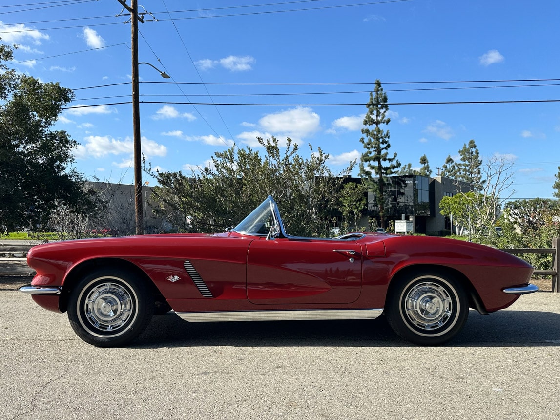 1962 Maroon Corvette 2943