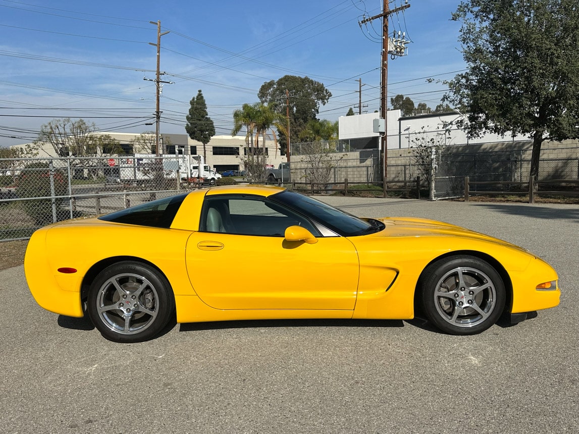 2003 Yellow Corvette Coupe 2574