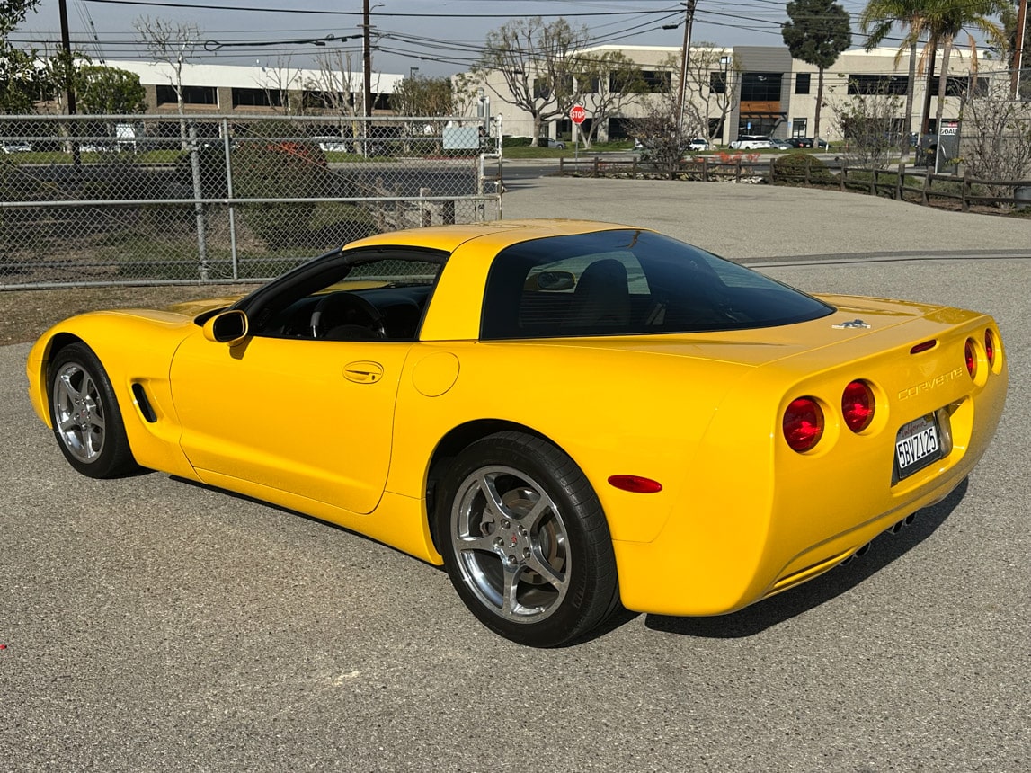 2003 Yellow Corvette Coupe 2582