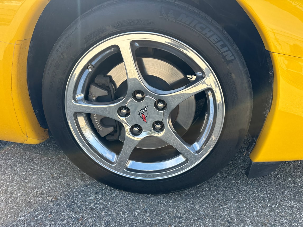 2003 Yellow Corvette Coupe 2587