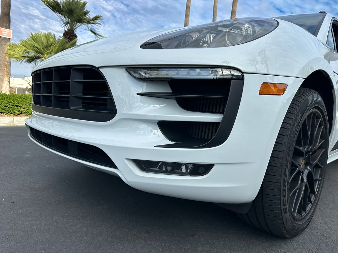 2018 White Porsche Macan 2689