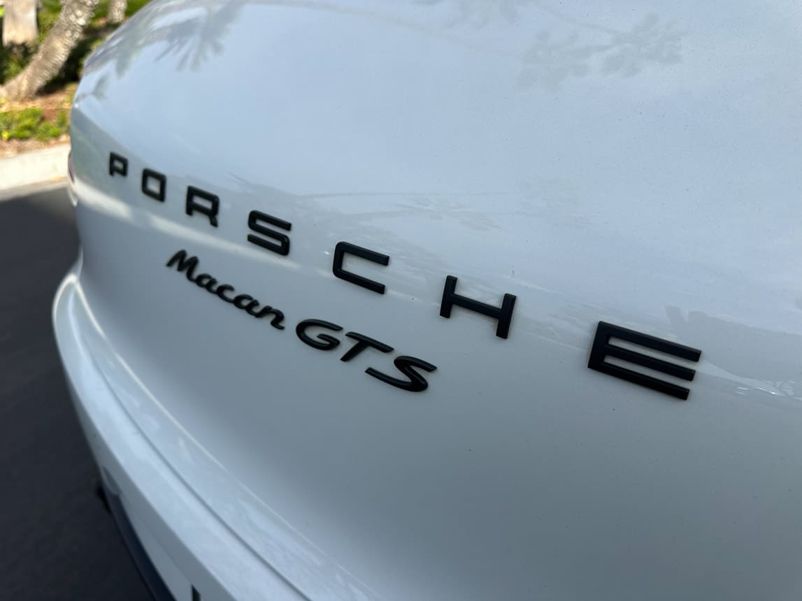 2018 White Porsche Macan 2705