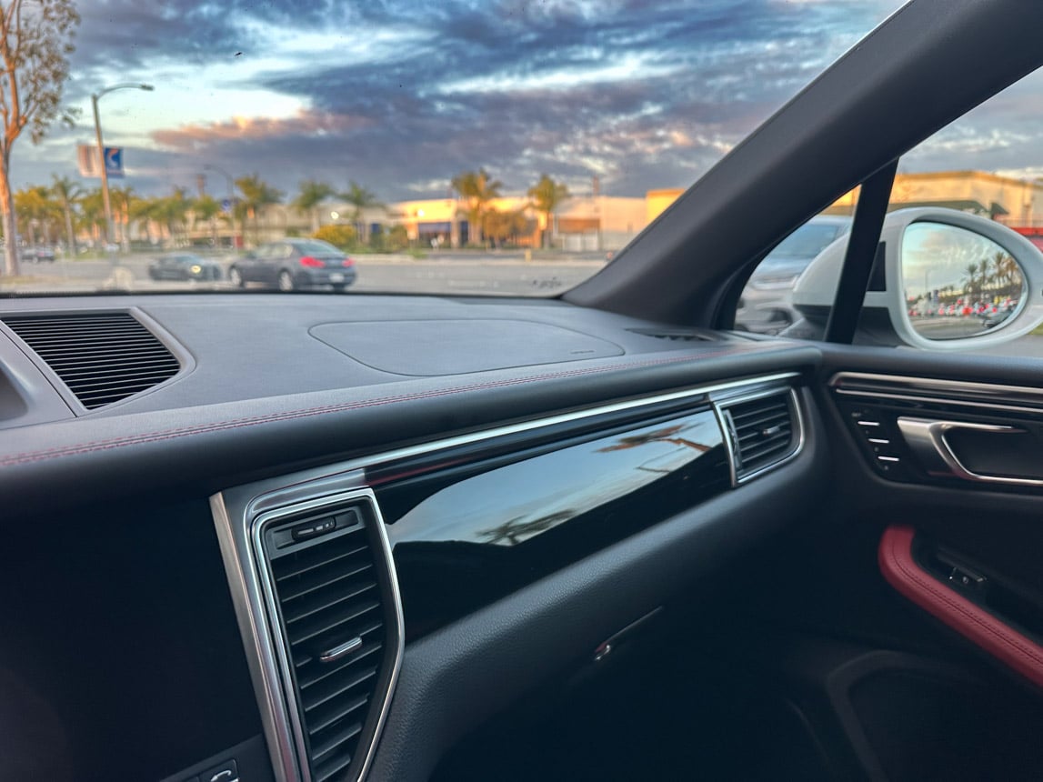 2018 White Porsche Macan 2716