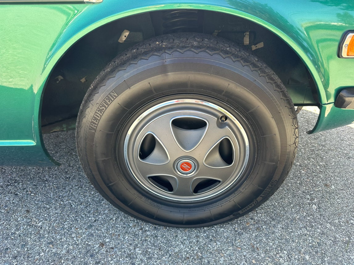 1974 Green Datsun 260Z with Factory AC 3367