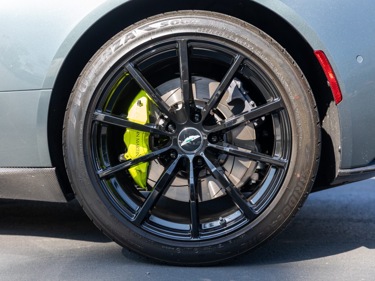 3 25 Aston DB11 (20 of 112)