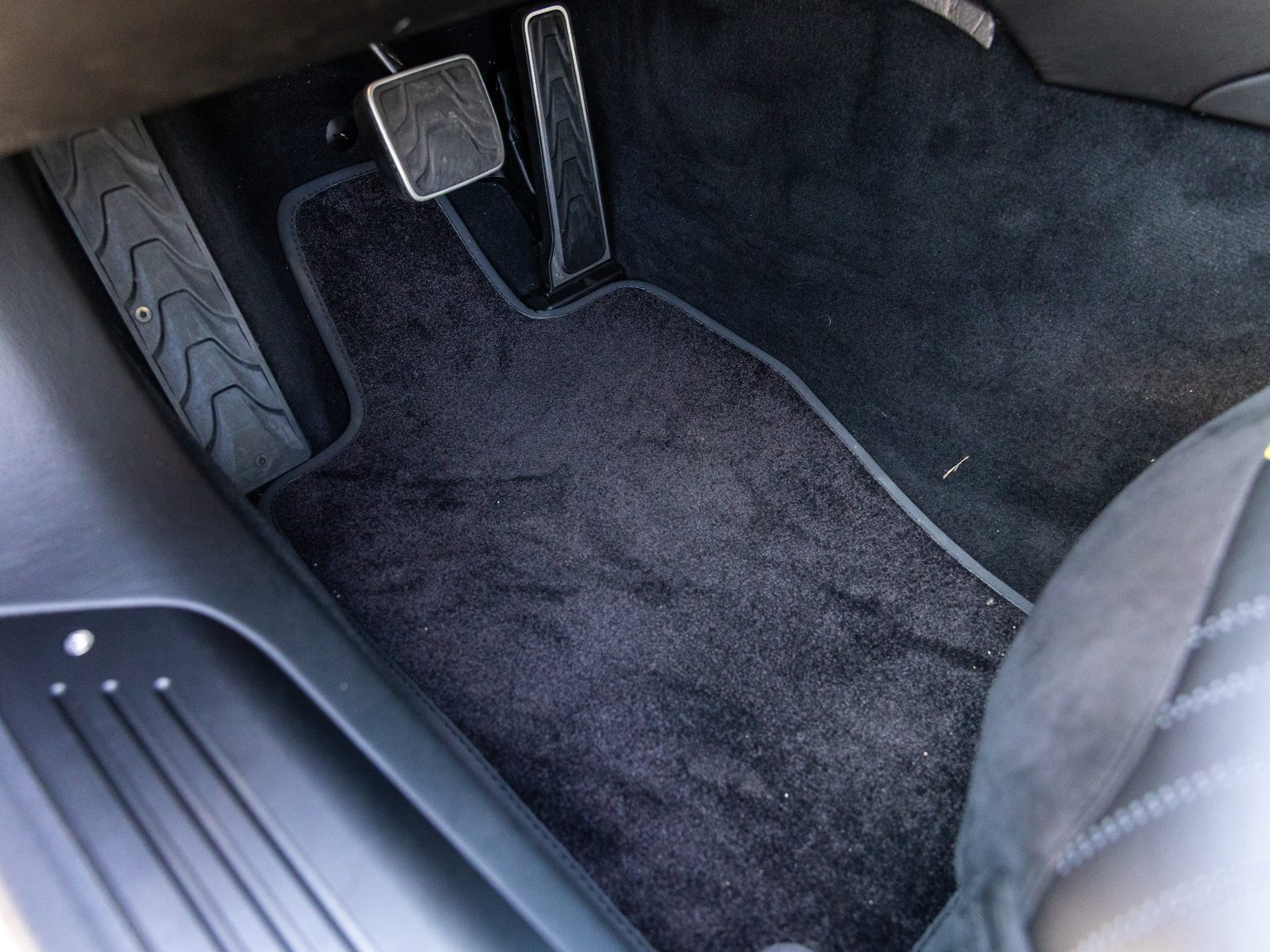 3 25 Aston DB11 (84 of 112)