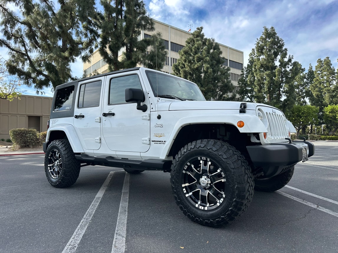 2018 White Jeep Sahara 3267