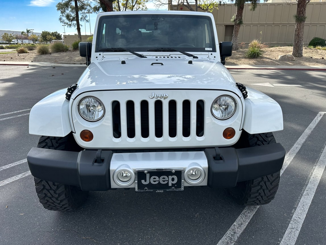 2018 White Jeep Sahara 3269