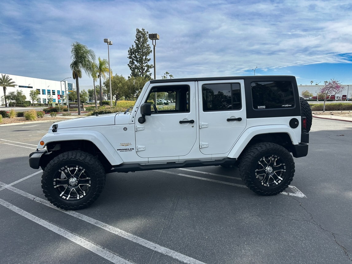 2018 White Jeep Sahara 3272