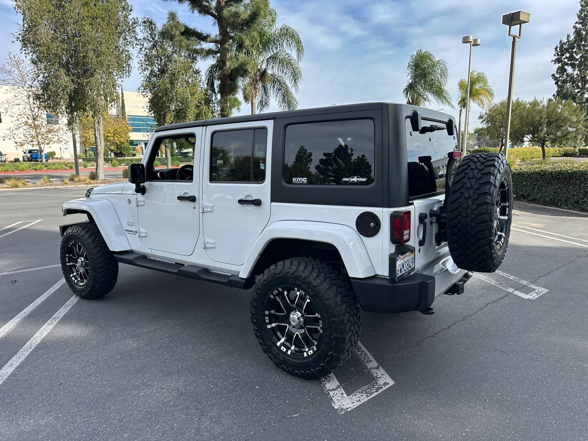2018 White Jeep Sahara 3273