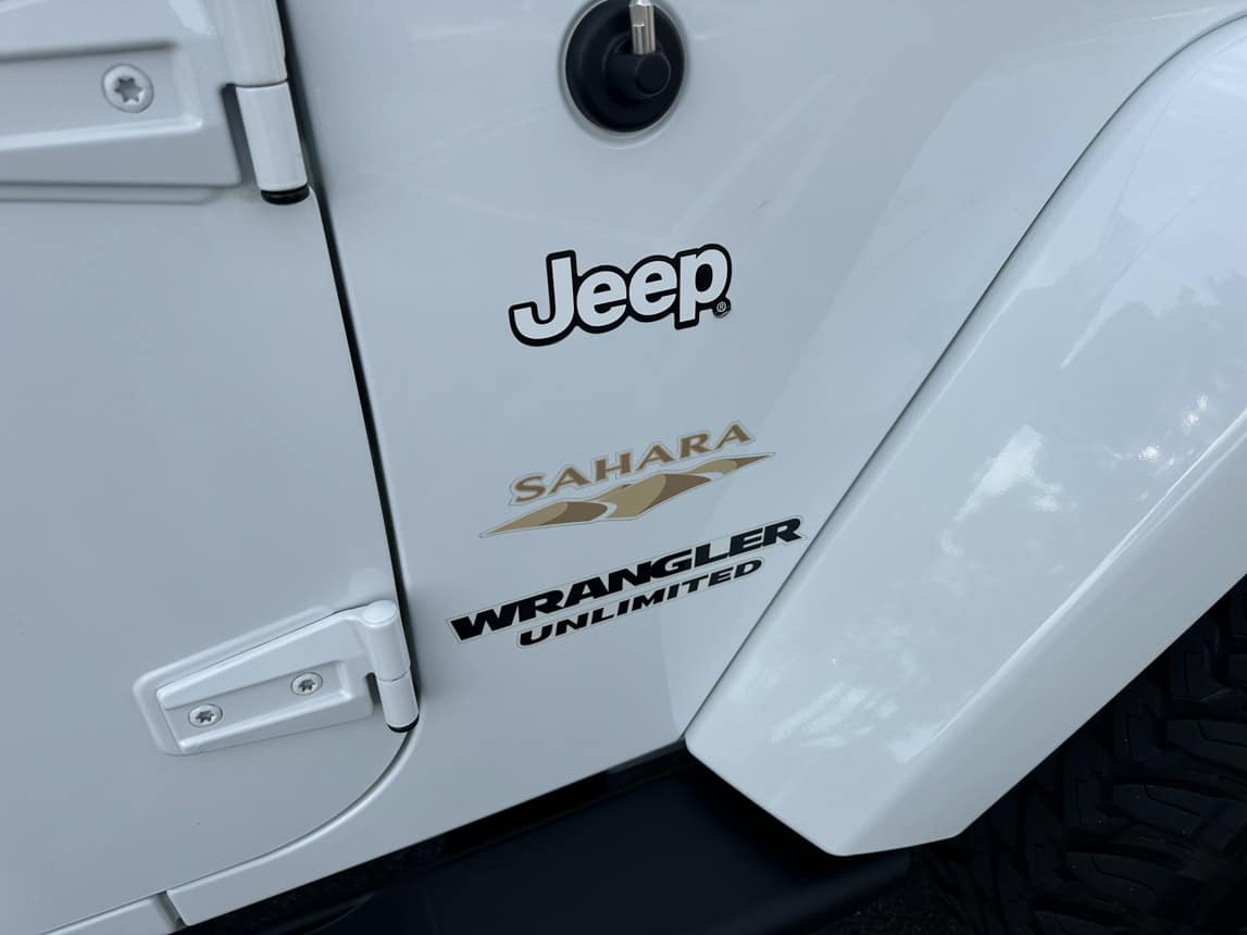 2018 White Jeep Sahara 3277