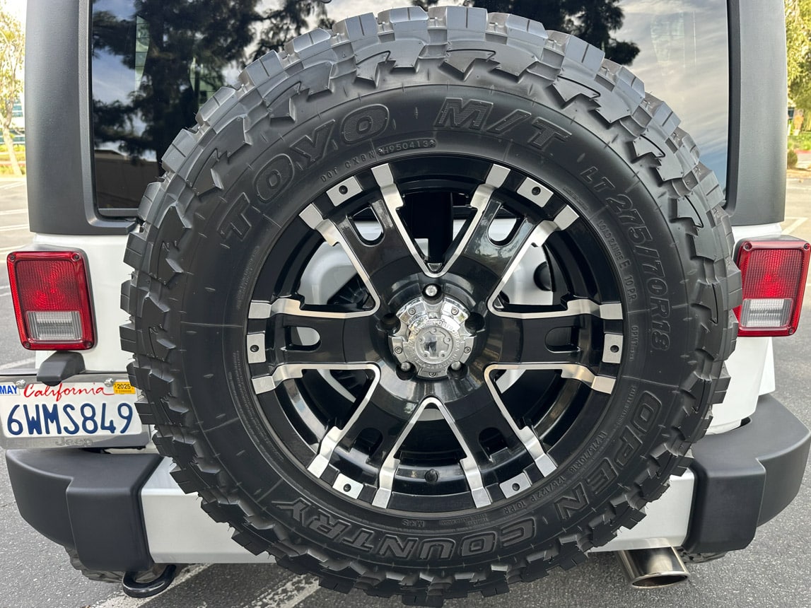 2018 White Jeep Sahara 3283