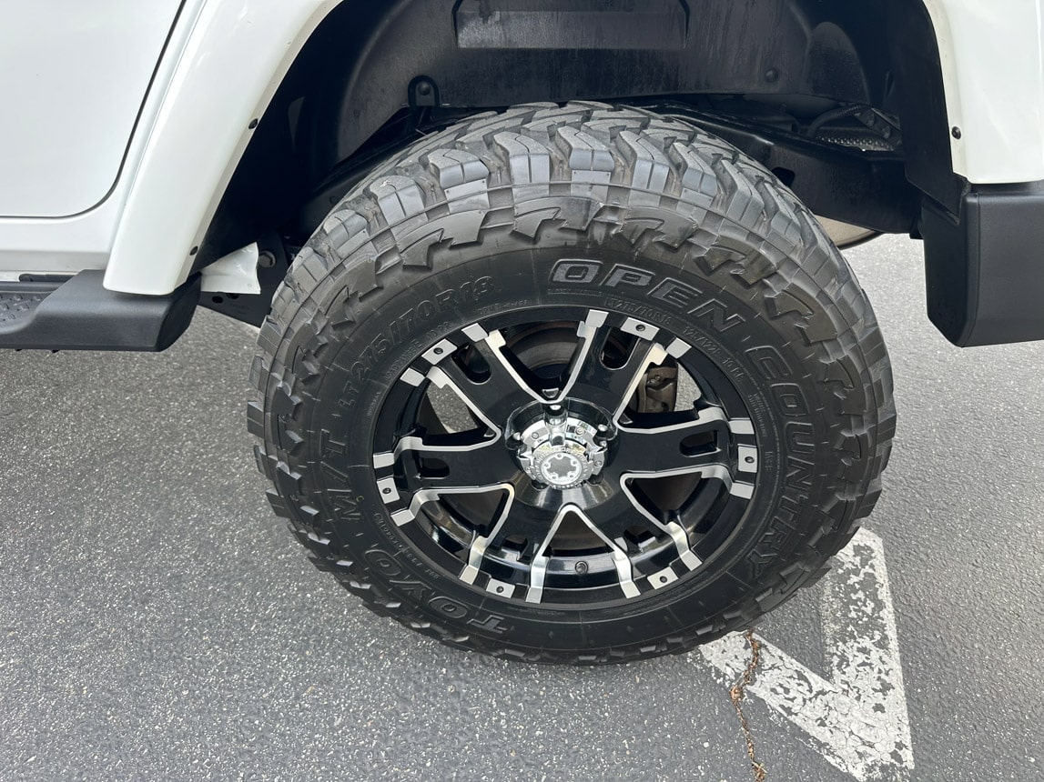 2018 White Jeep Sahara 3284