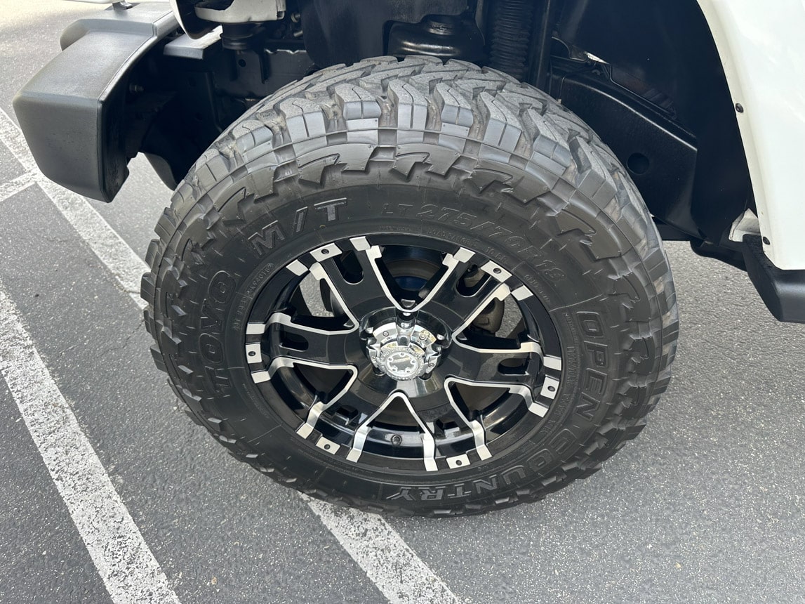 2018 White Jeep Sahara 3285