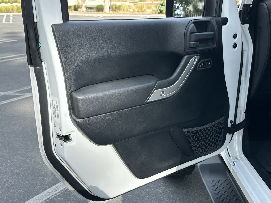 2018 White Jeep Sahara 3287