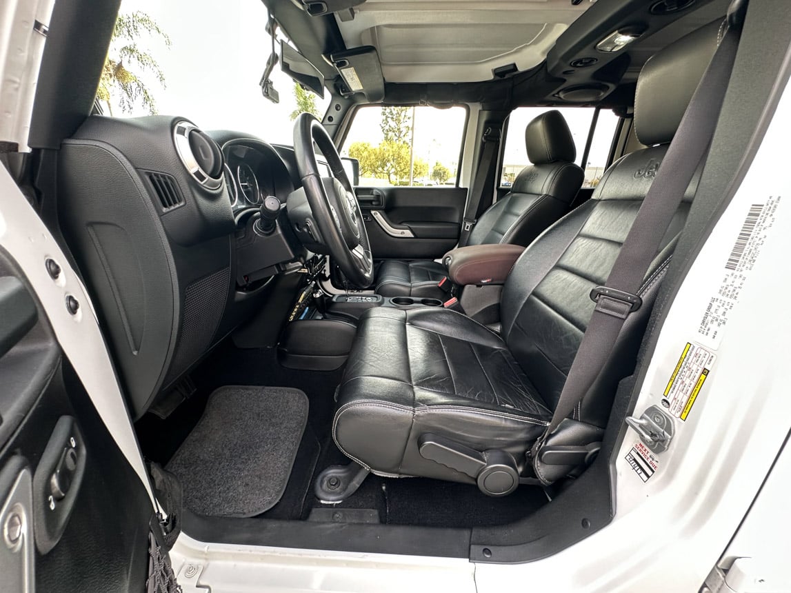 2018 White Jeep Sahara 3288