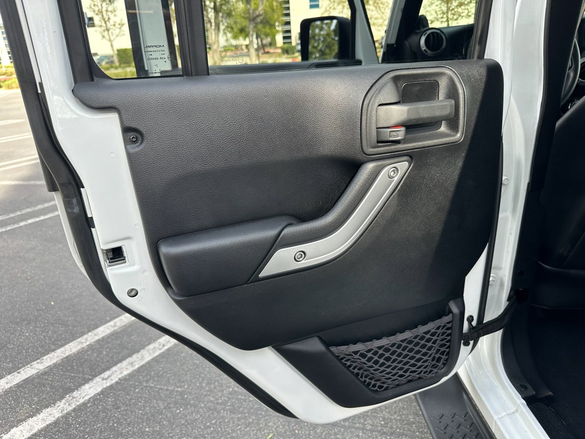 2018 White Jeep Sahara 3293