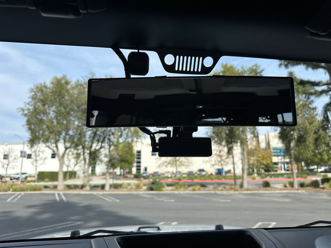 2018 White Jeep Sahara 3305