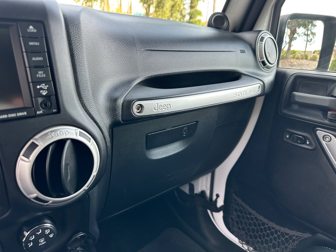 2018 White Jeep Sahara 3306