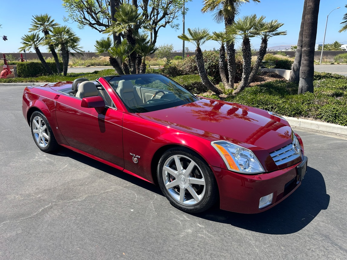 2006 Burgandy Cadillac XLR 6165