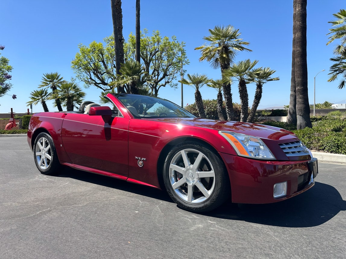 2006 Burgandy Cadillac XLR 6166