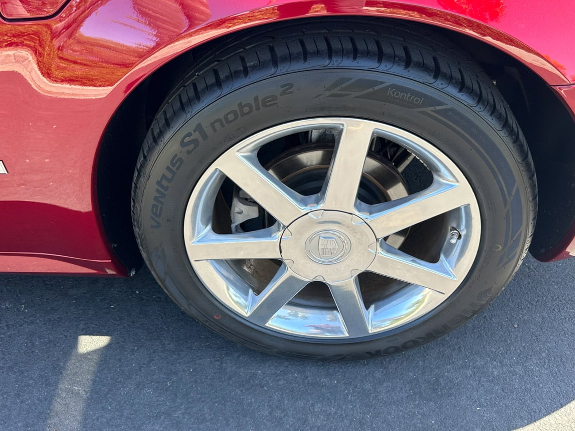 2006 Burgandy Cadillac XLR 6175