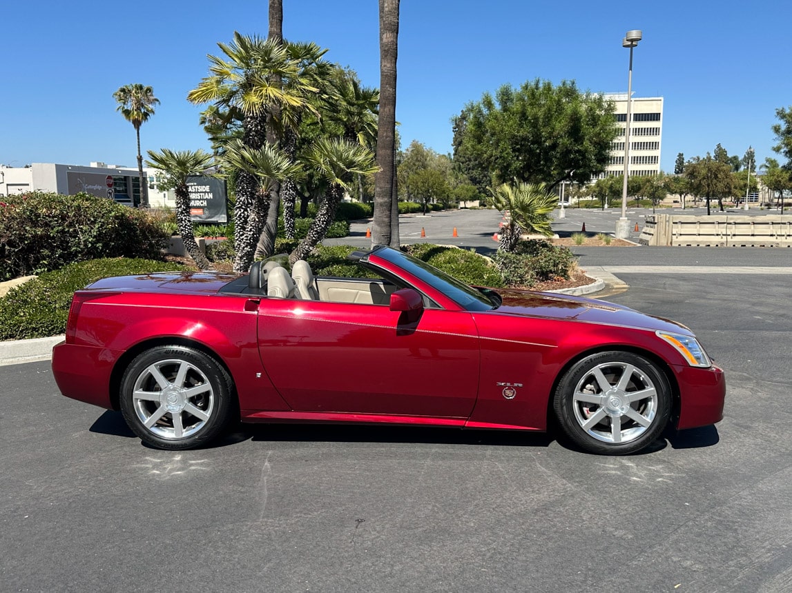 2006 Burgandy Cadillac XLR 6189
