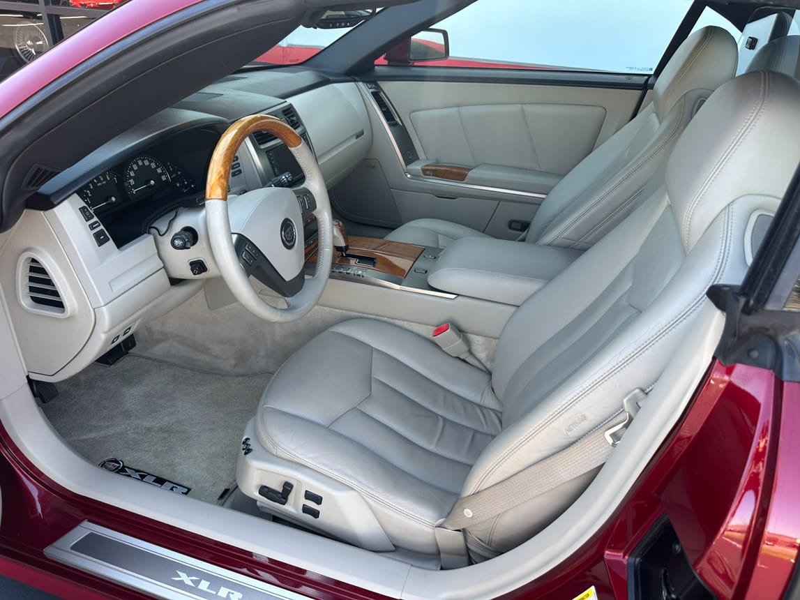 2006 Burgandy Cadillac XLR 6196