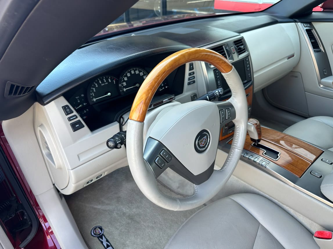 2006 Burgandy Cadillac XLR 6197