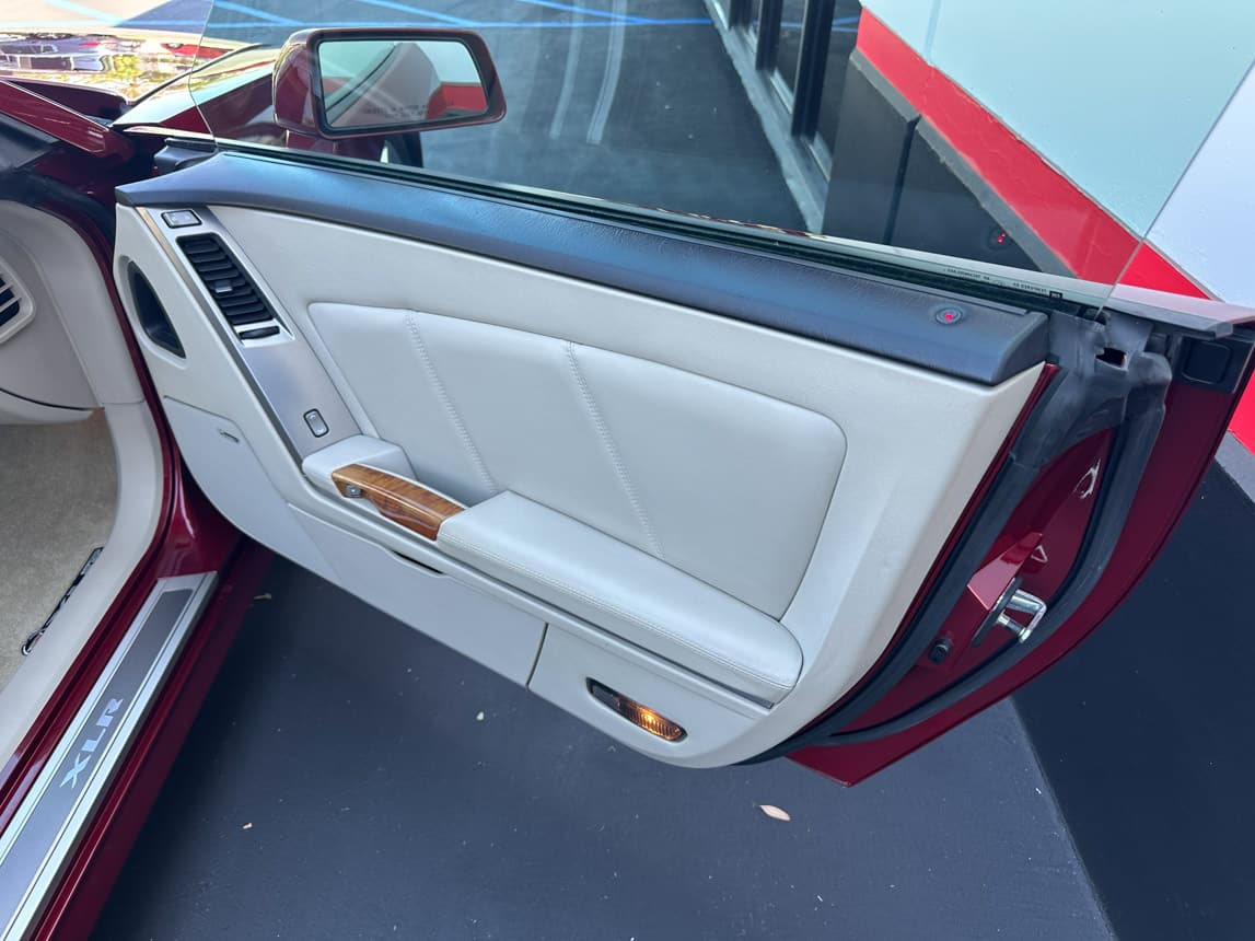 2006 Burgandy Cadillac XLR 6217