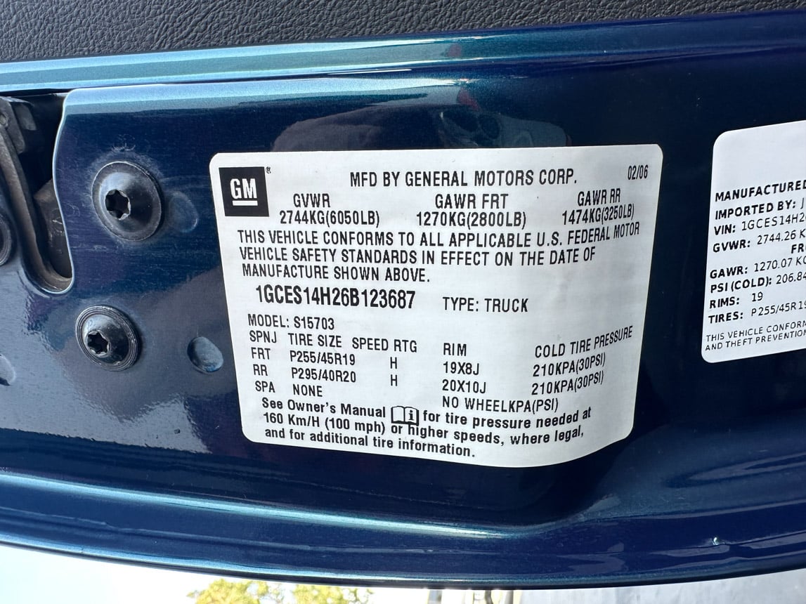 2006 Blue Chevy SSR Pick UP 7312