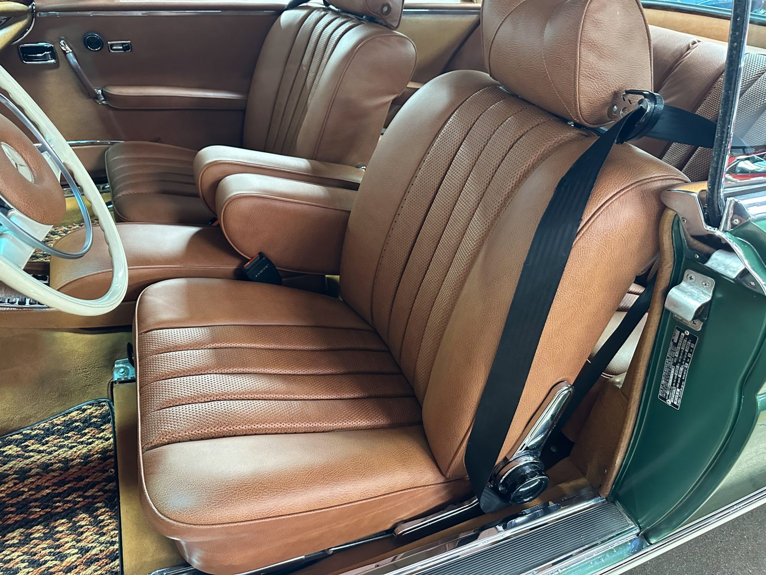 C&B 1971 Green Mercedas Benz 280SE 9543