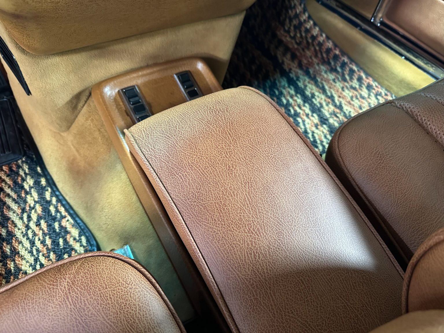 C&B 1971 Green Mercedas Benz 280SE 9549