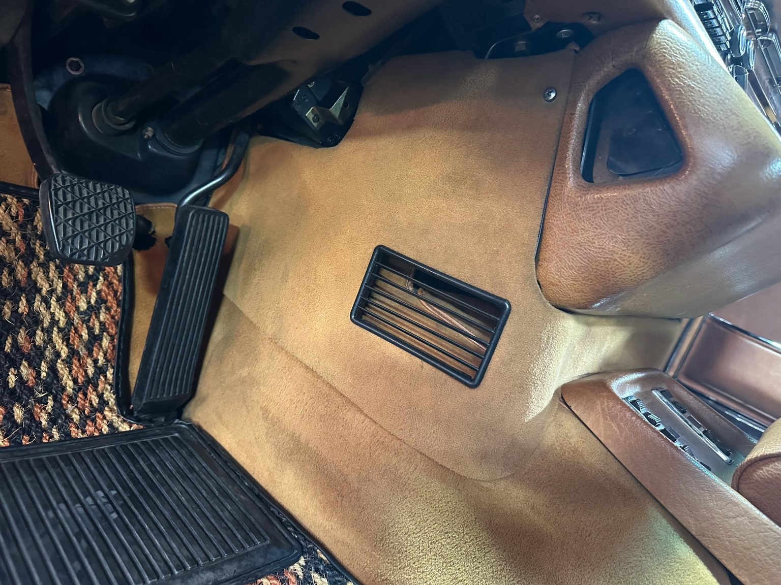 C&B 1971 Green Mercedas Benz 280SE 9553